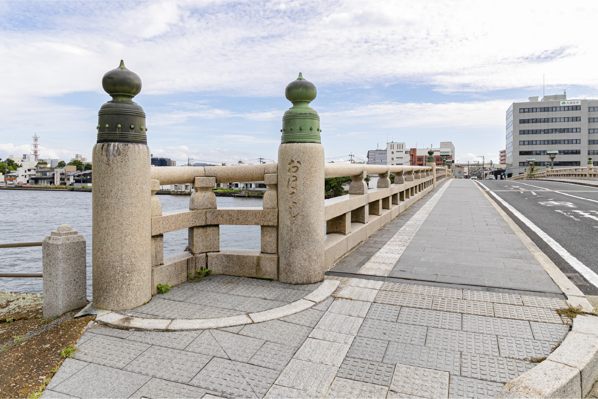 松江大橋から、八雲が愛した宍道湖の景色を感じる