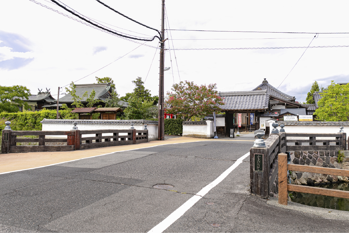 八雲が小豆とぎ橋の伝説を書き残した普門院(観月庵)へ
